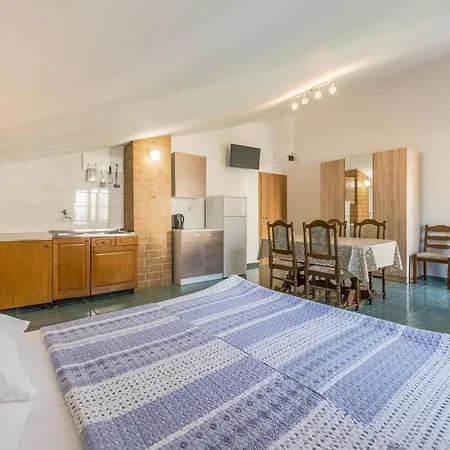 Kod Cara Gæstehus 3*